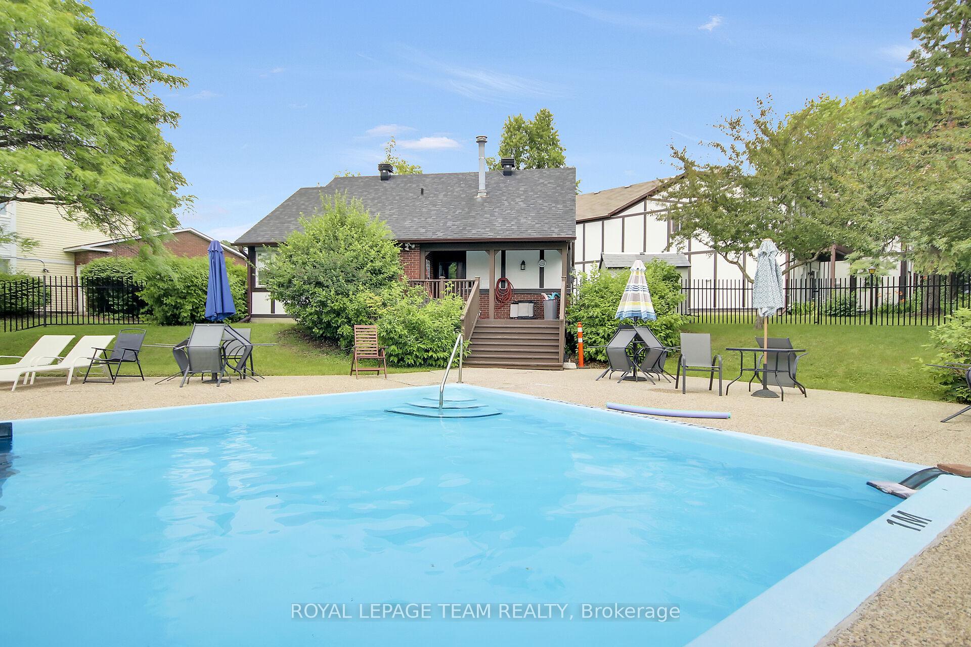 Photo 38 of Unit B, 10 Stonehill Court, Ottawa, Kanata - Bridlewood — HOMEH