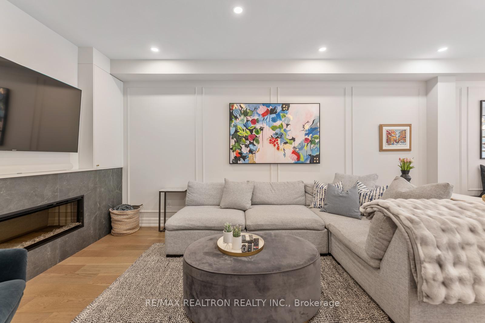 Photo 5 of 114 Mahogany Forest Drive, Vaughan, Patterson — HOMEH