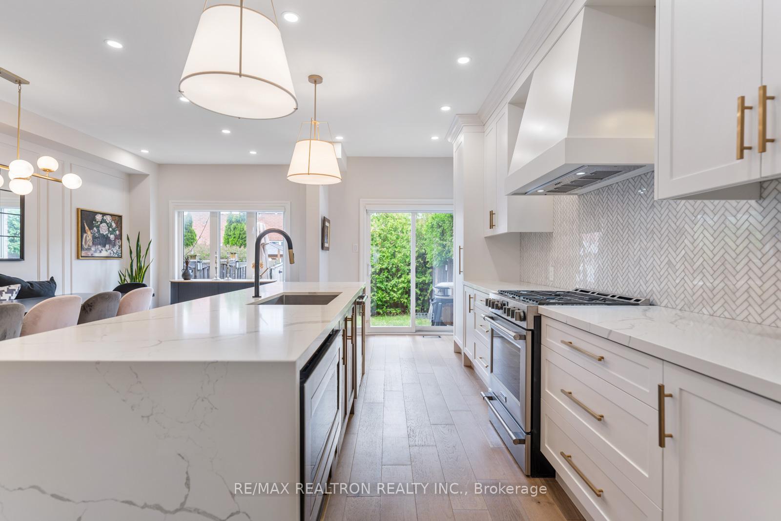 Photo 9 of 114 Mahogany Forest Drive, Vaughan, Patterson — HOMEH