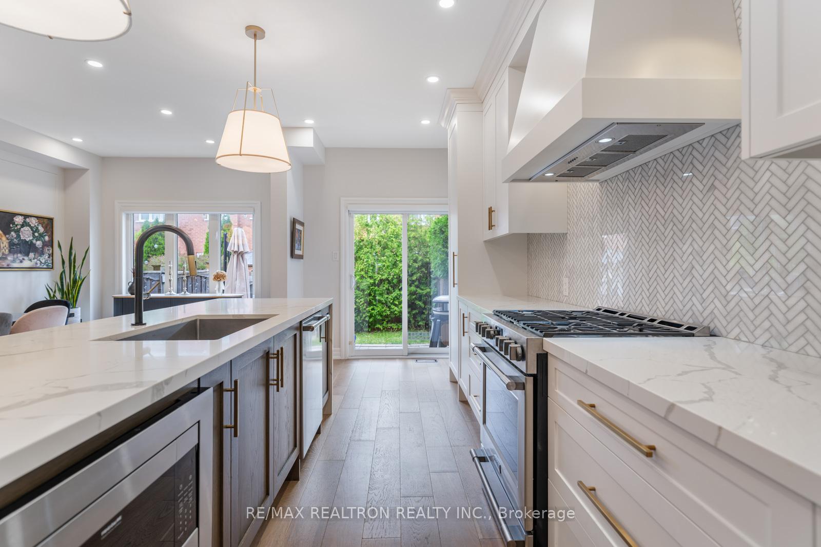 Photo 11 of 114 Mahogany Forest Drive, Vaughan, Patterson — HOMEH
