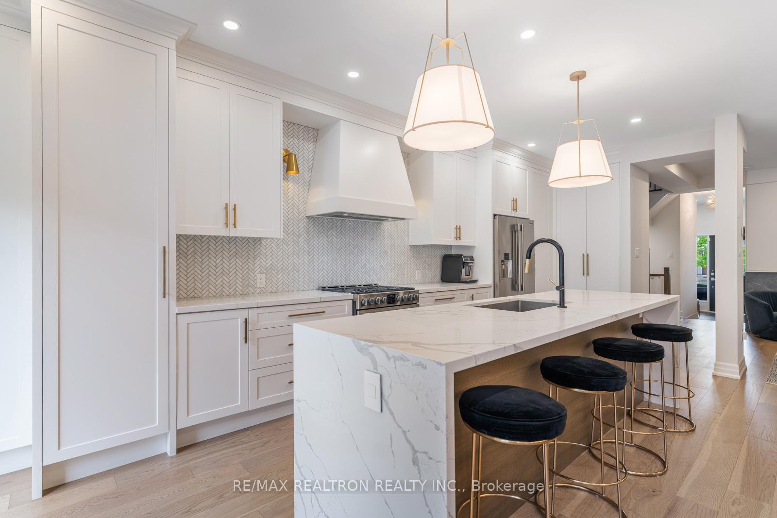 Photo 17 of 114 Mahogany Forest Drive, Vaughan, Patterson — HOMEH
