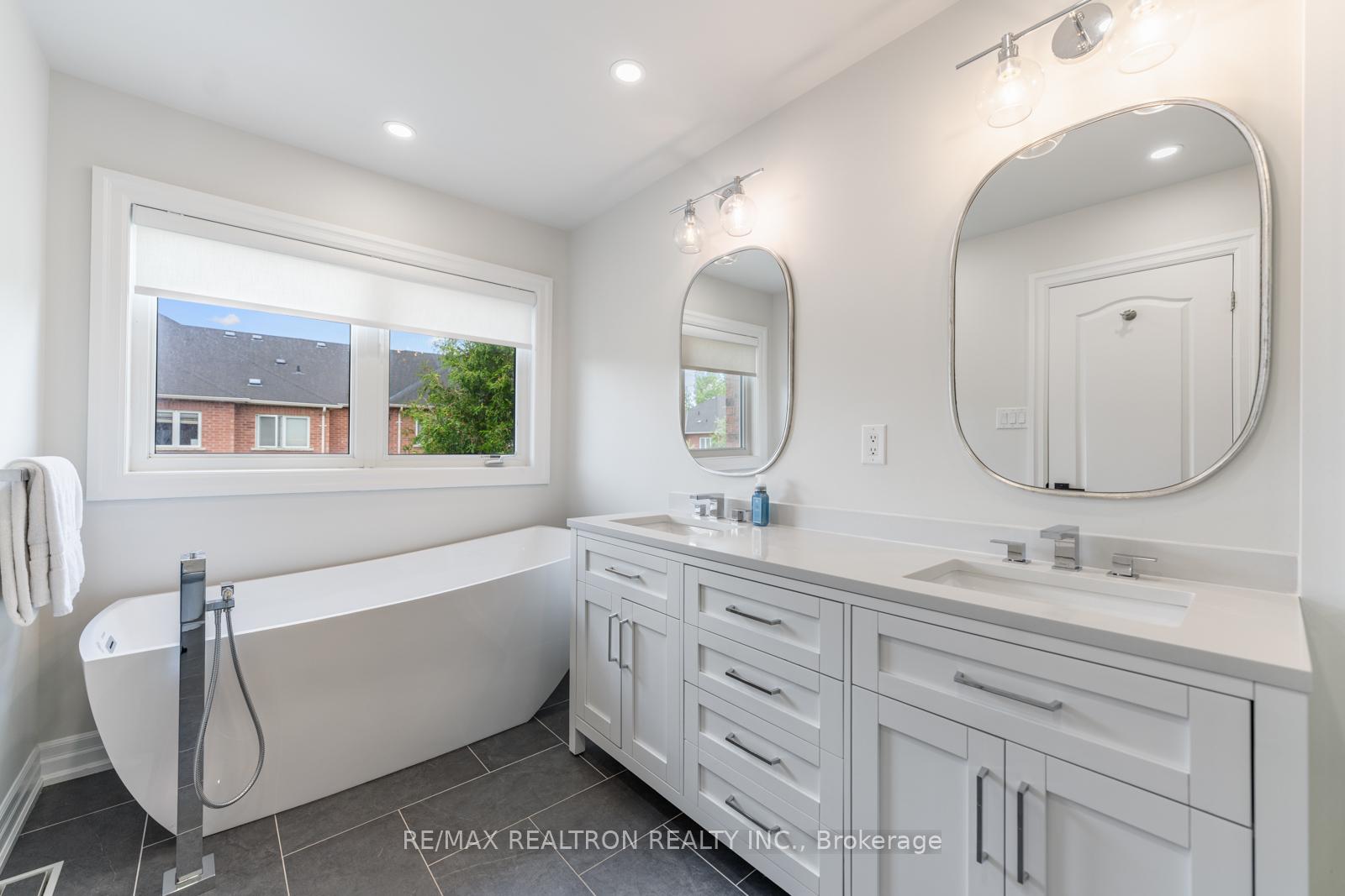 Photo 35 of 114 Mahogany Forest Drive, Vaughan, Patterson — HOMEH