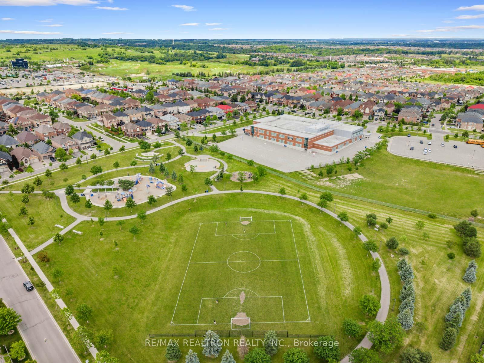 Photo 48 of 114 Mahogany Forest Drive, Vaughan, Patterson — HOMEH