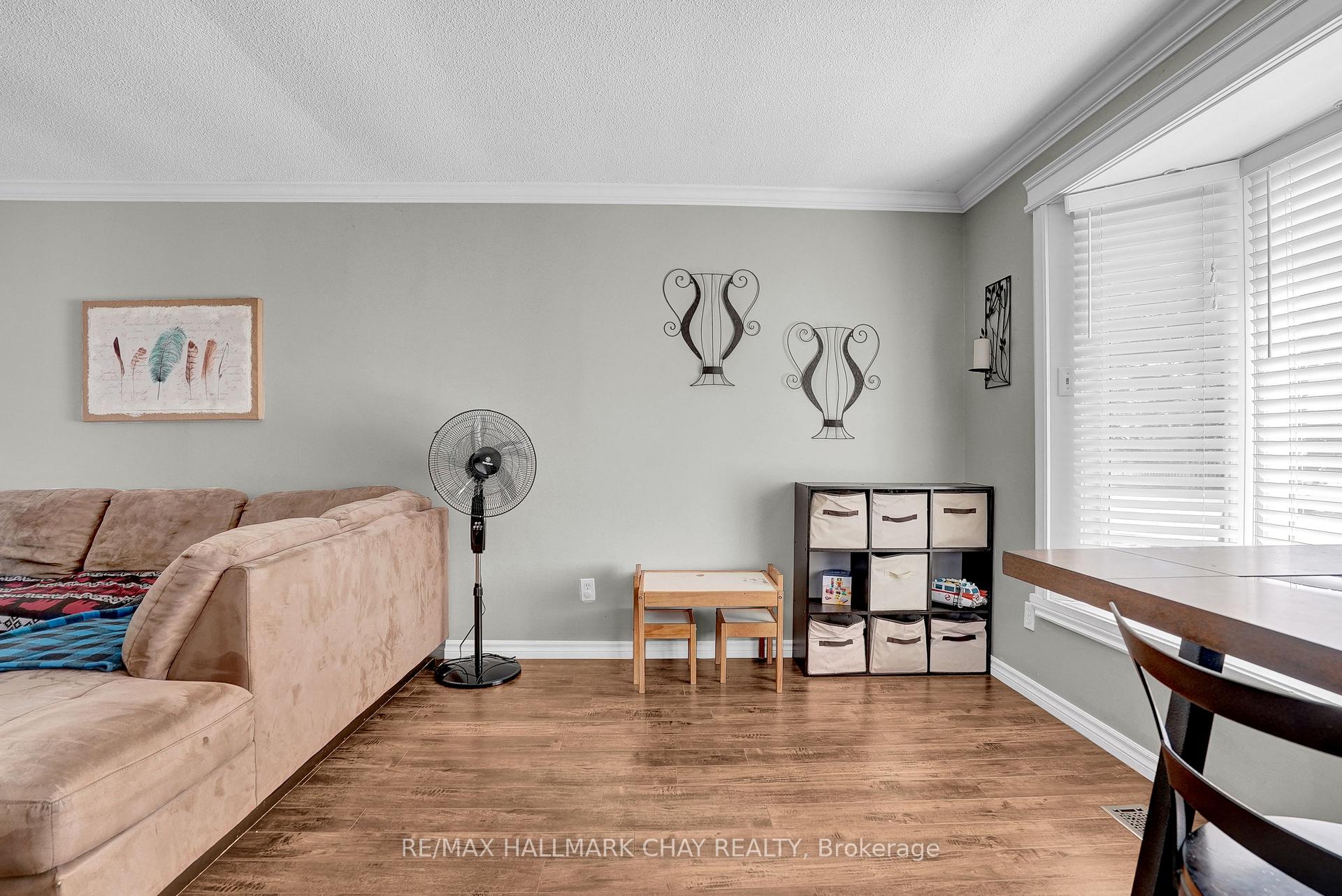 Photo 7 of 16 Austen Lane, Barrie, Letitia Heights — HOMEH
