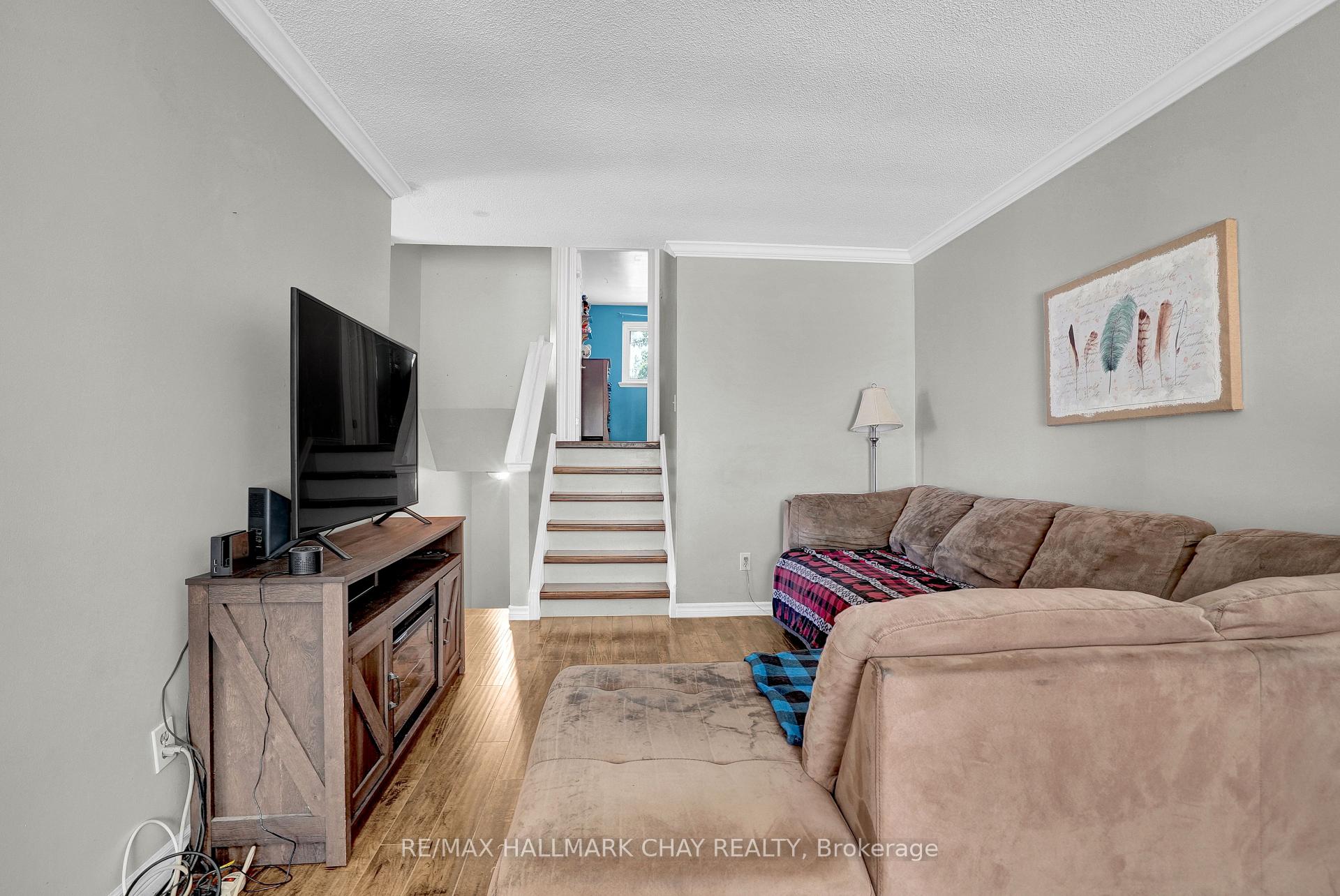 Photo 8 of 16 Austen Lane, Barrie, Letitia Heights — HOMEH