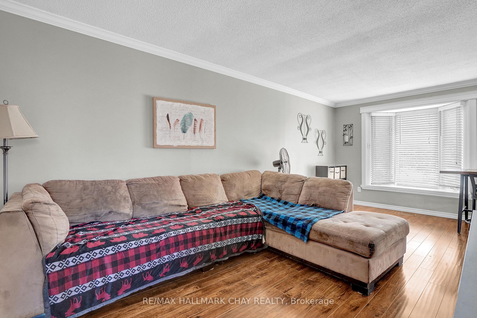 Photo 9 of 16 Austen Lane, Barrie, Letitia Heights — HOMEH
