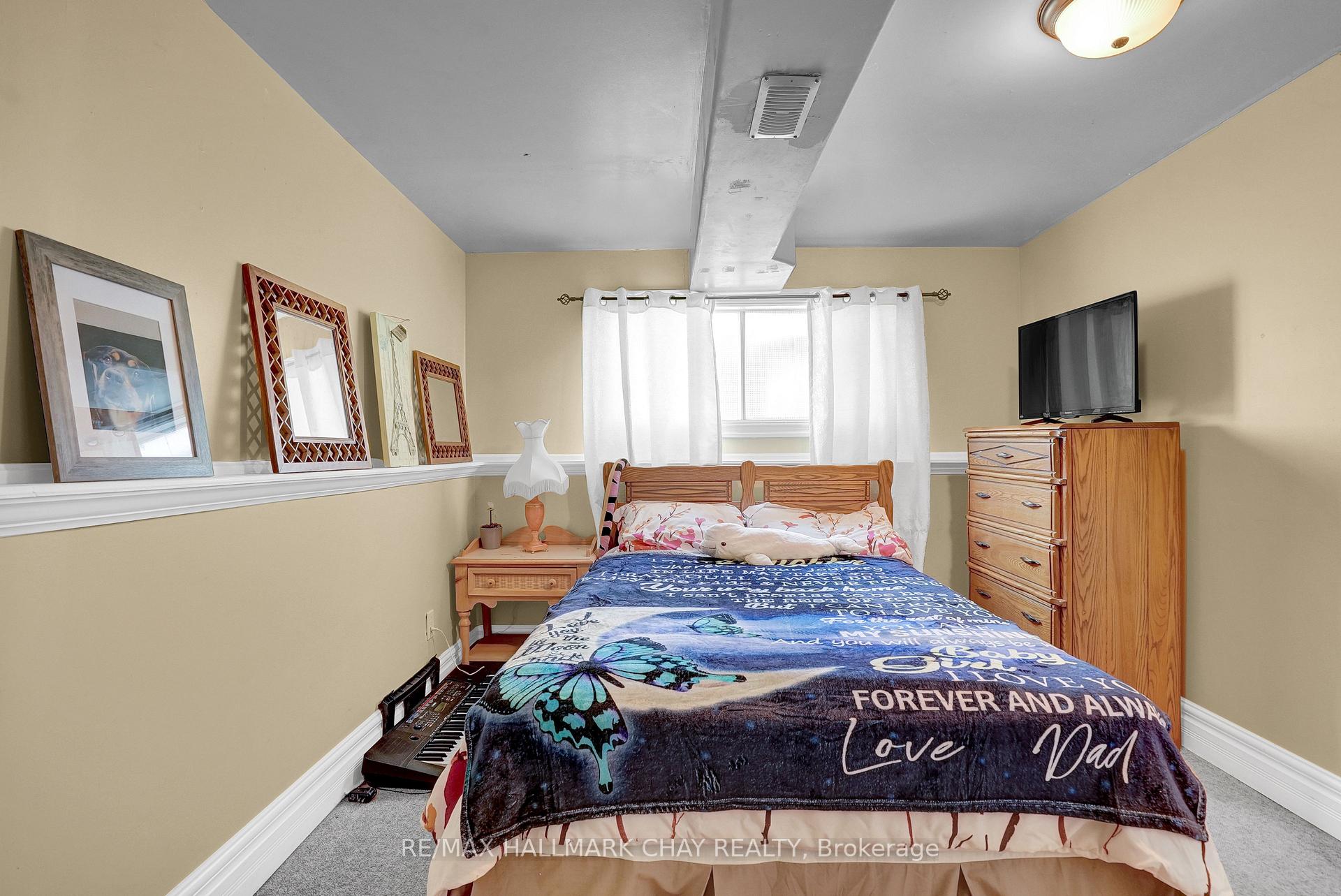 Photo 18 of 16 Austen Lane, Barrie, Letitia Heights — HOMEH