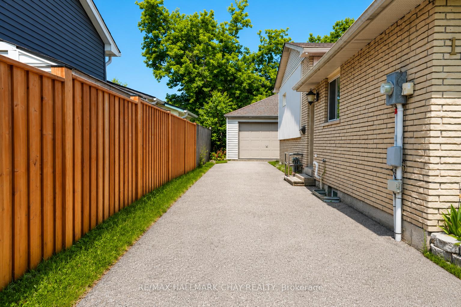 Photo 22 of 16 Austen Lane, Barrie, Letitia Heights — HOMEH