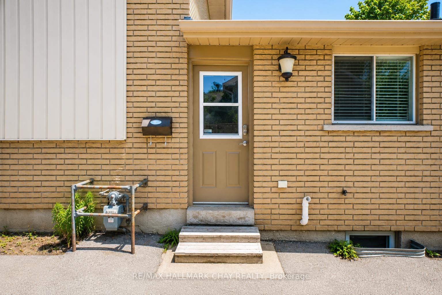 Photo 23 of 16 Austen Lane, Barrie, Letitia Heights — HOMEH