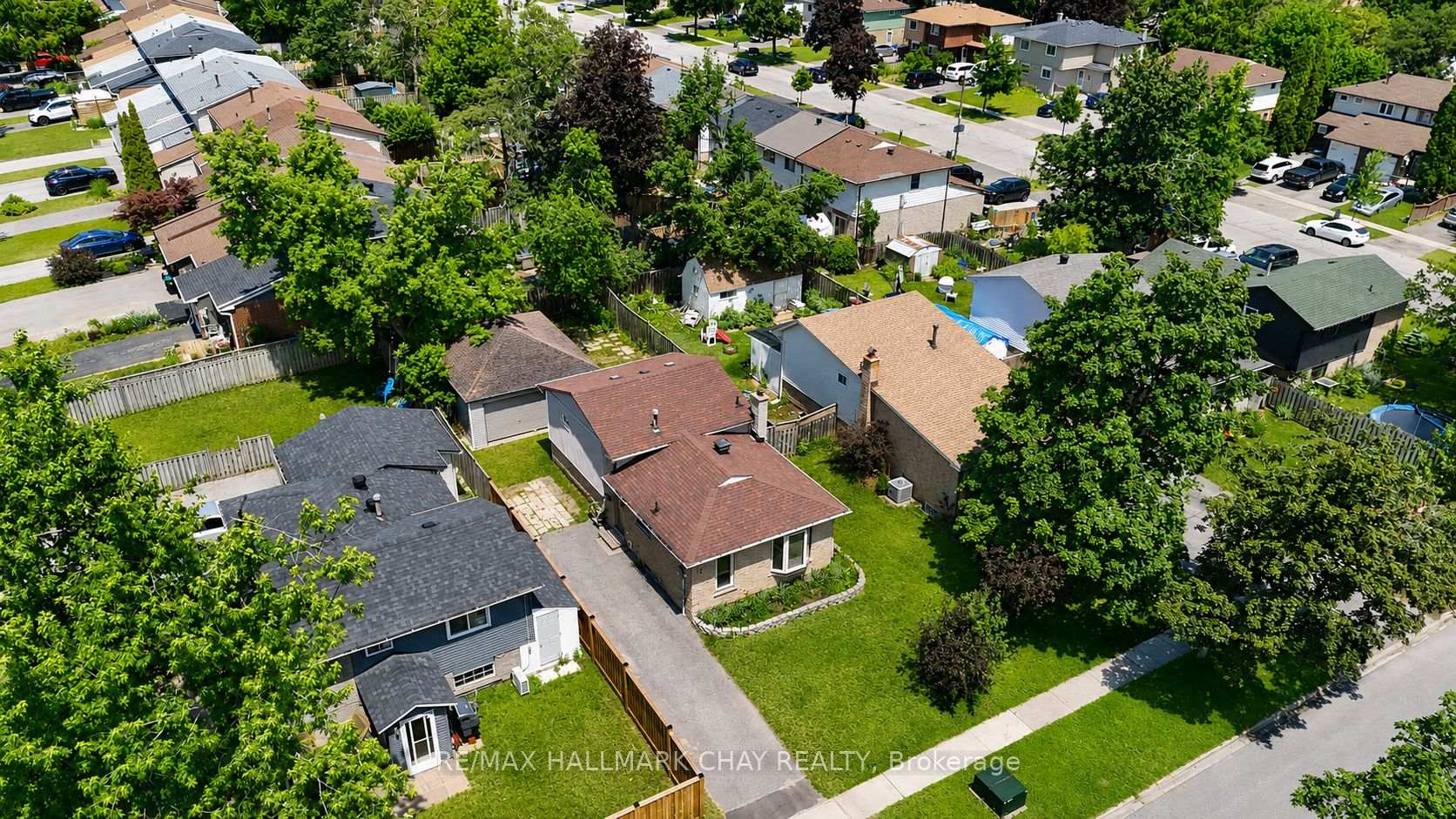 Photo 24 of 16 Austen Lane, Barrie, Letitia Heights — HOMEH