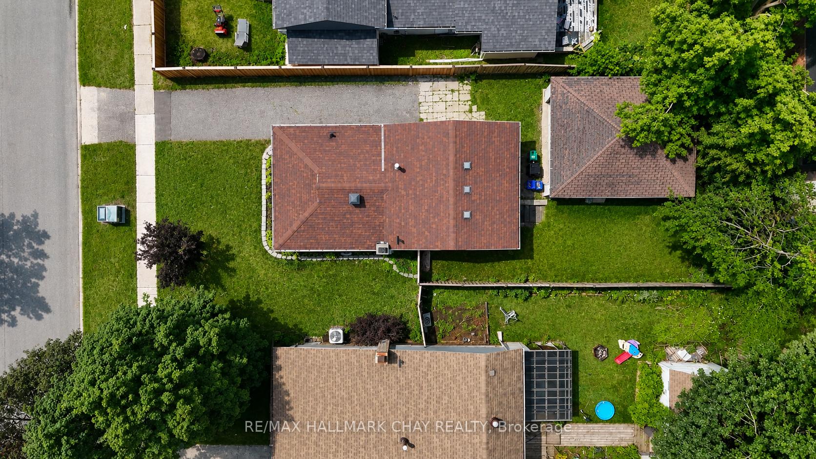 Photo 26 of 16 Austen Lane, Barrie, Letitia Heights — HOMEH