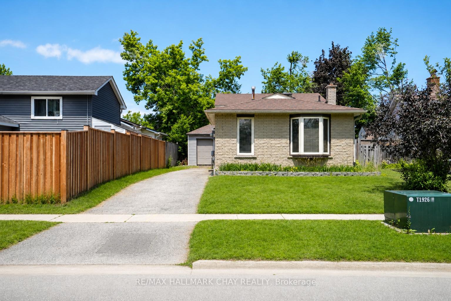 Photo 29 of 16 Austen Lane, Barrie, Letitia Heights — HOMEH
