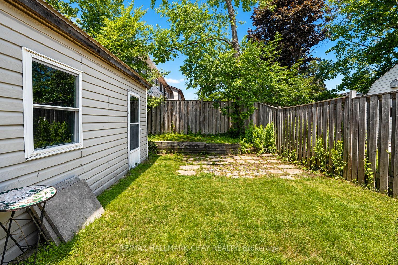 Photo 30 of 16 Austen Lane, Barrie, Letitia Heights — HOMEH