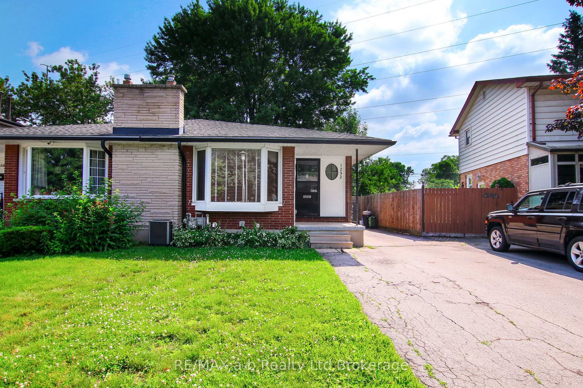 Photo 2 of 1292 Sorrel Road, London, East E — HOMEH