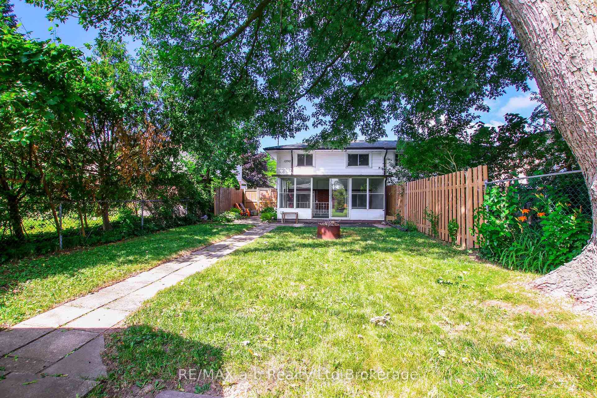 Photo 3 of 1292 Sorrel Road, London, East E — HOMEH
