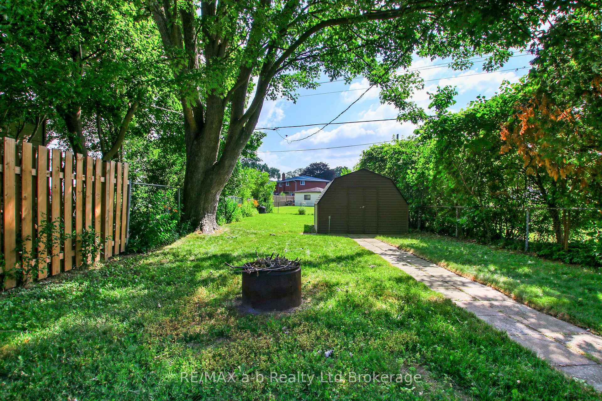 Photo 7 of 1292 Sorrel Road, London, East E — HOMEH