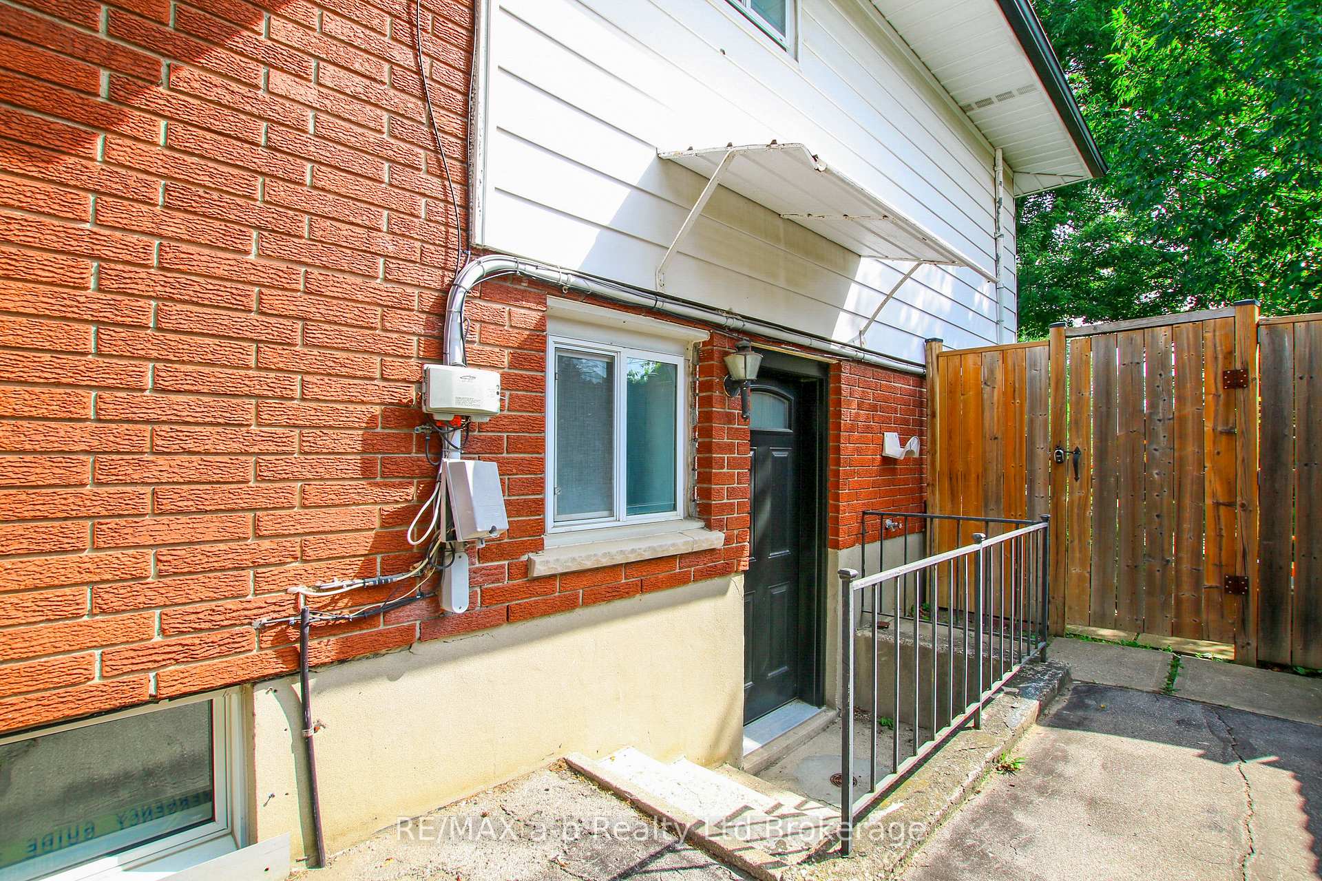 Photo 8 of 1292 Sorrel Road, London, East E — HOMEH