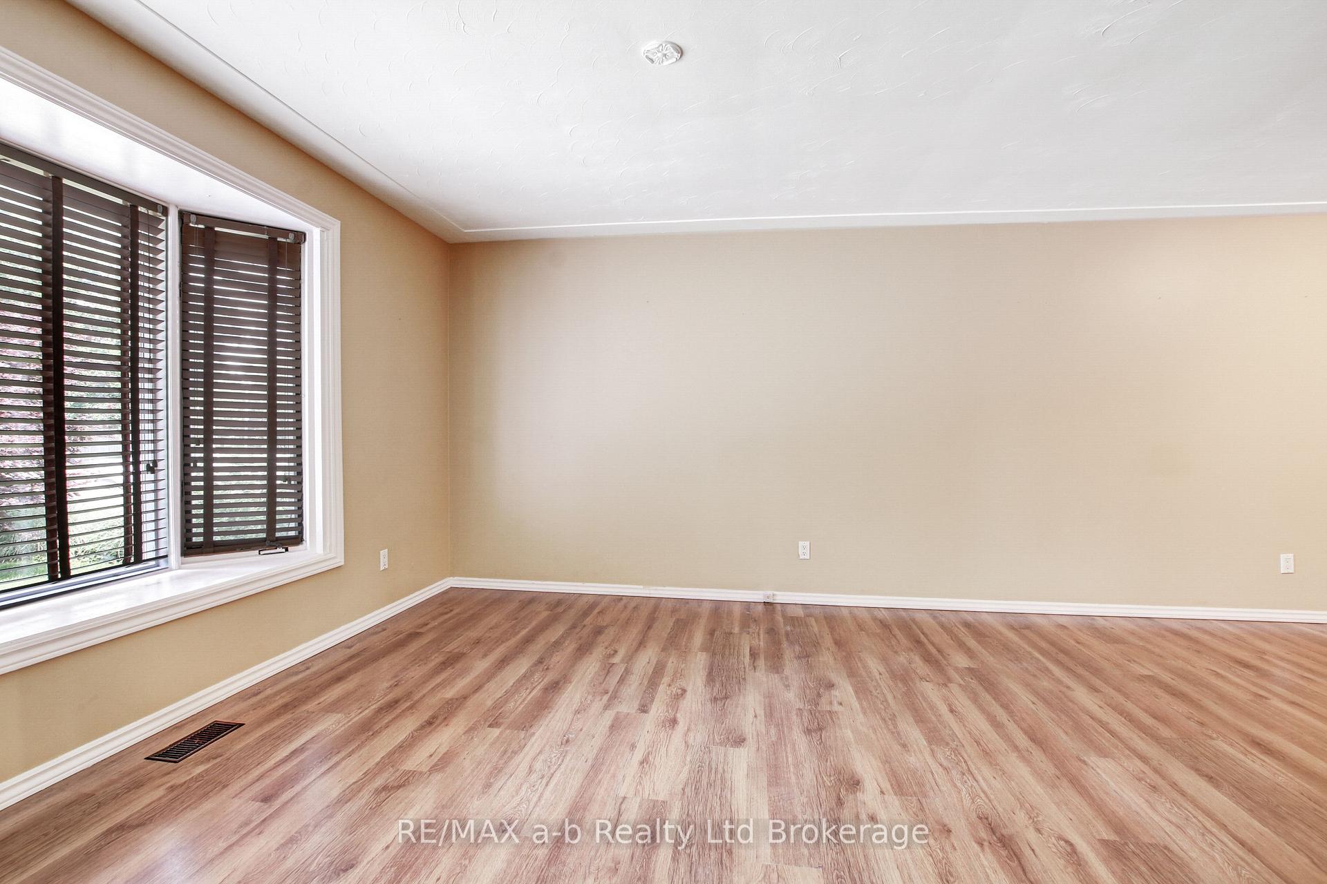 Photo 10 of 1292 Sorrel Road, London, East E — HOMEH