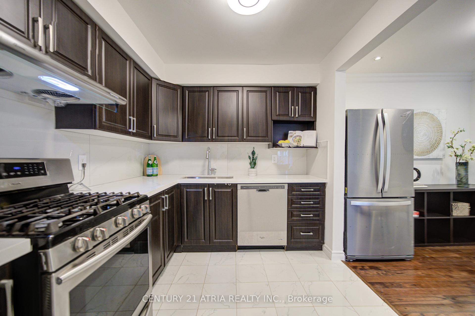 Photo 5 of 4 Sand Fern Way, Toronto, Roncesvalles — HOMEH