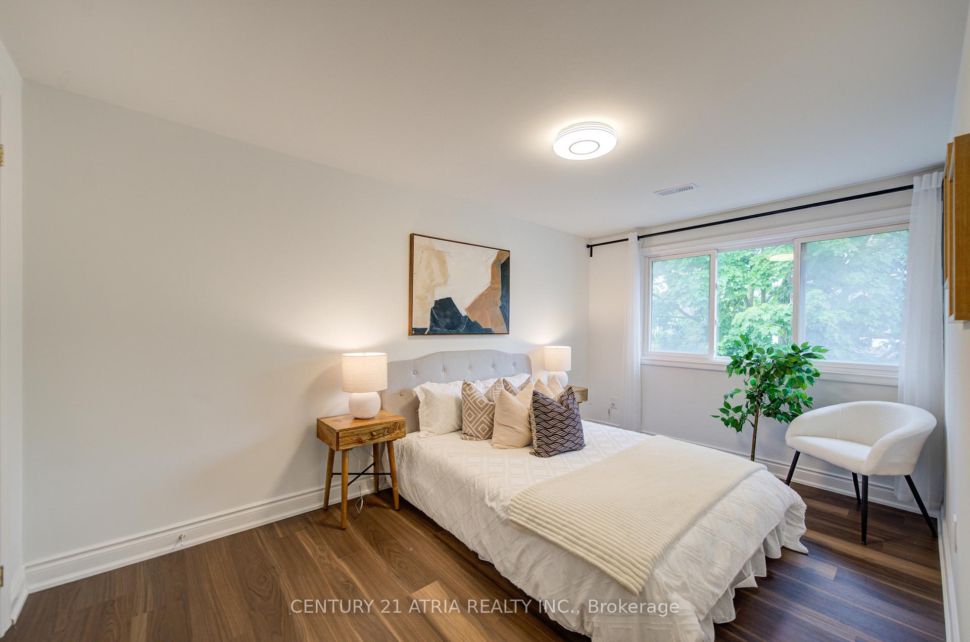 Photo 10 of 4 Sand Fern Way, Toronto, Roncesvalles — HOMEH