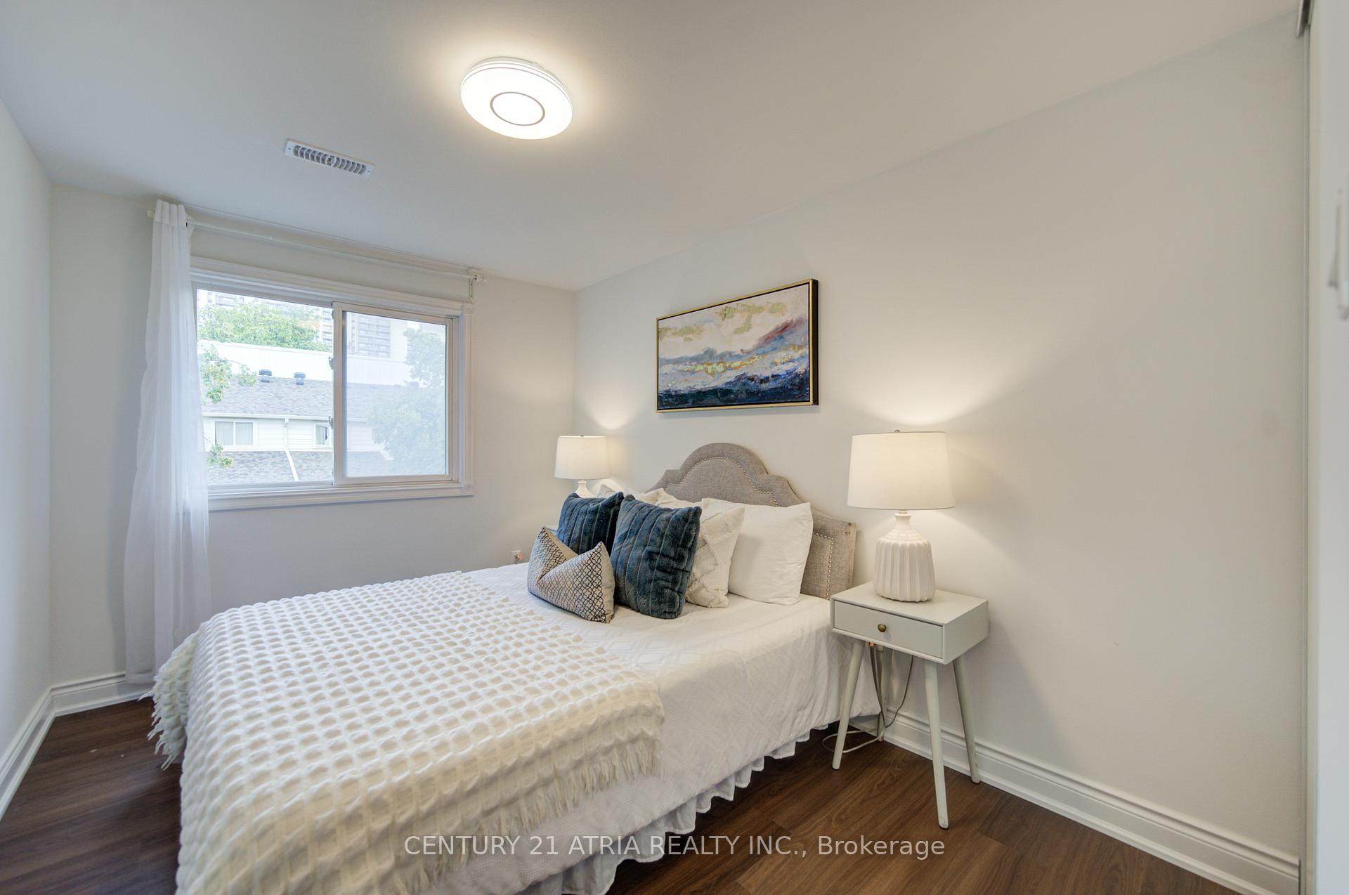 Photo 12 of 4 Sand Fern Way, Toronto, Roncesvalles — HOMEH
