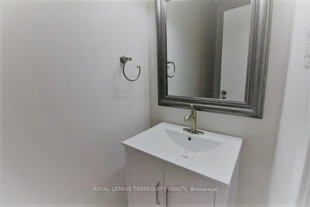 Photo 5 of Unit 103, 701 Burnhamthorpe Road, Etobicoke, Markland Wood — HOMEH