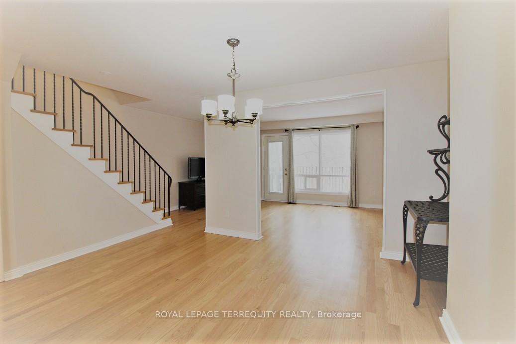 Photo 6 of Unit 103, 701 Burnhamthorpe Road, Etobicoke, Markland Wood — HOMEH