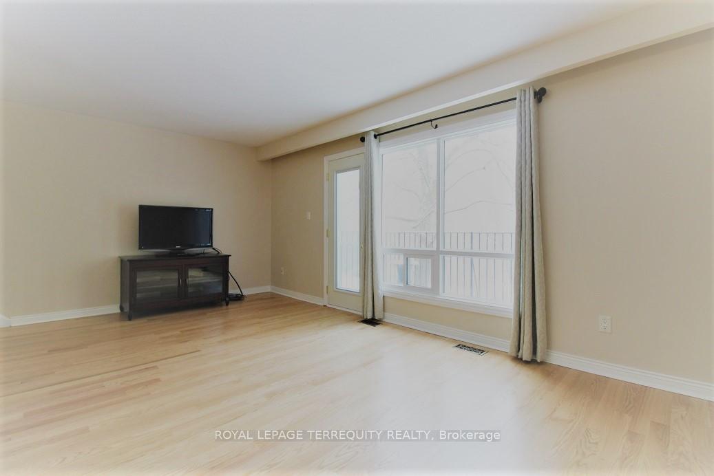 Photo 7 of Unit 103, 701 Burnhamthorpe Road, Etobicoke, Markland Wood — HOMEH