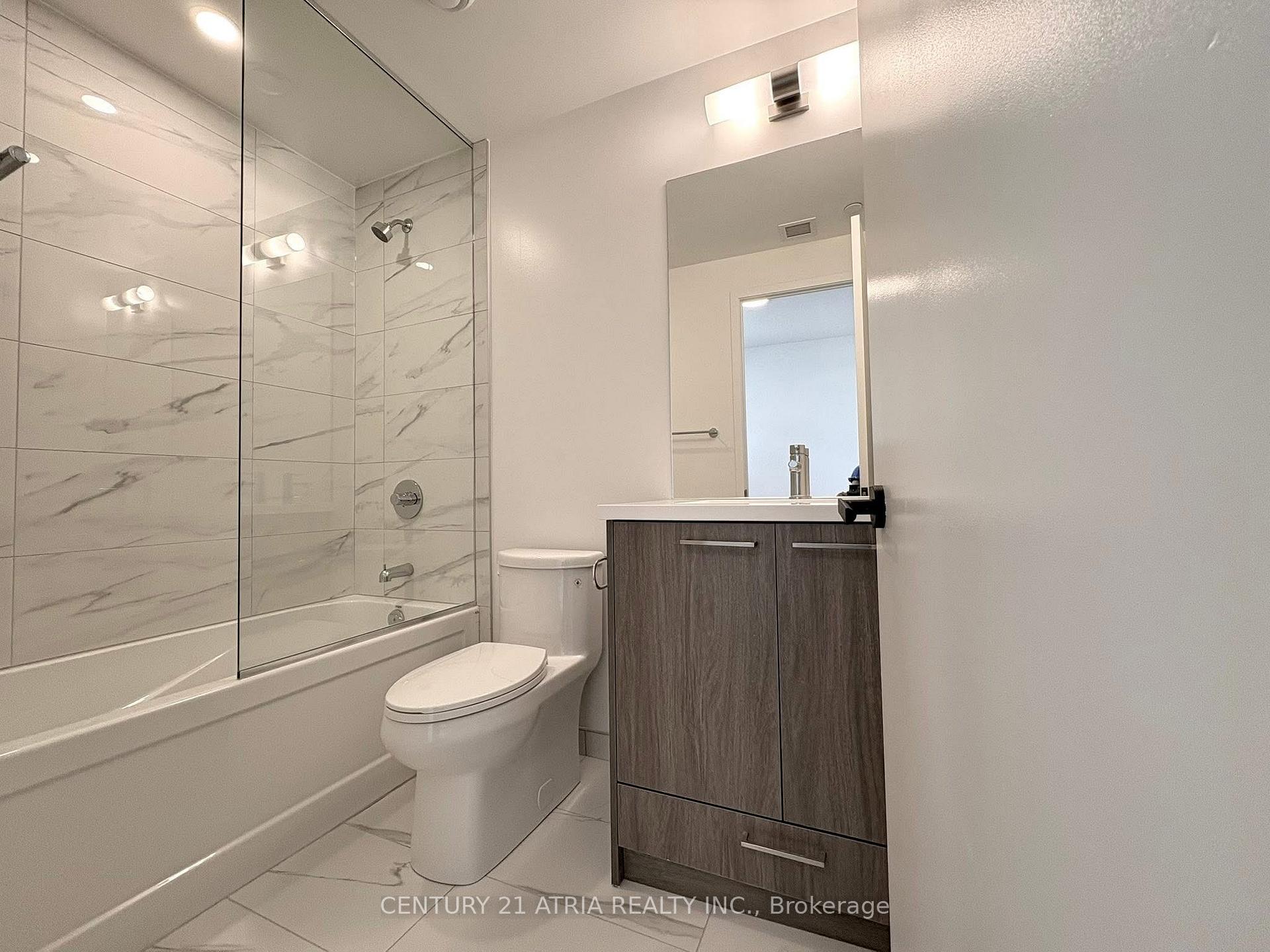 Photo 6 of Unit 805, 28 Interchange Way, Vaughan, Vaughan Corporate Centre — HOMEH