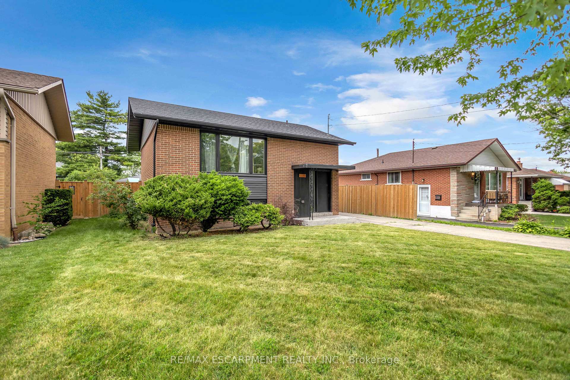Photo 3 of 253 Fernwood Crescent, Hamilton, Hampton Heights — HOMEH