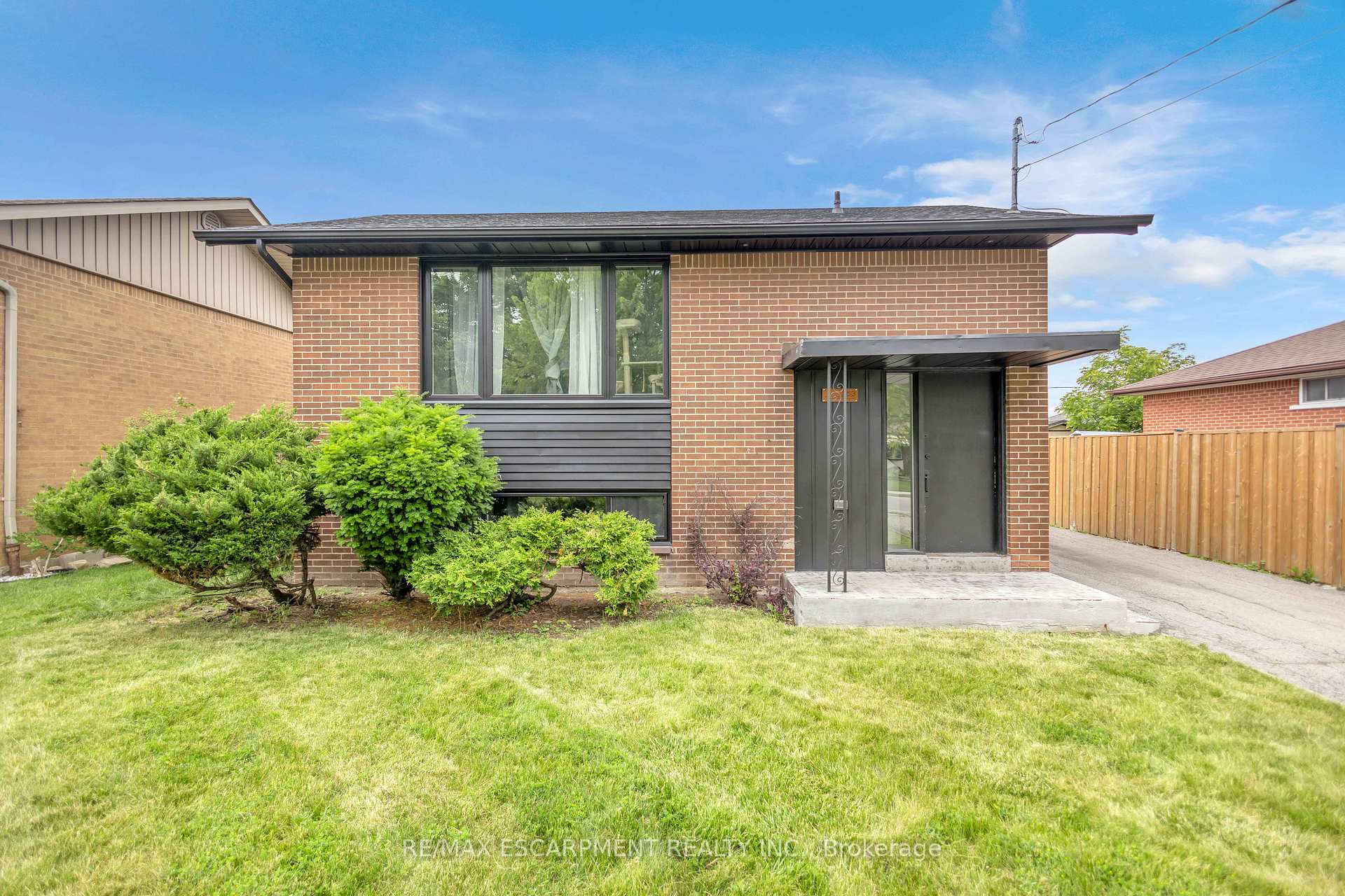 Photo 4 of 253 Fernwood Crescent, Hamilton, Hampton Heights — HOMEH