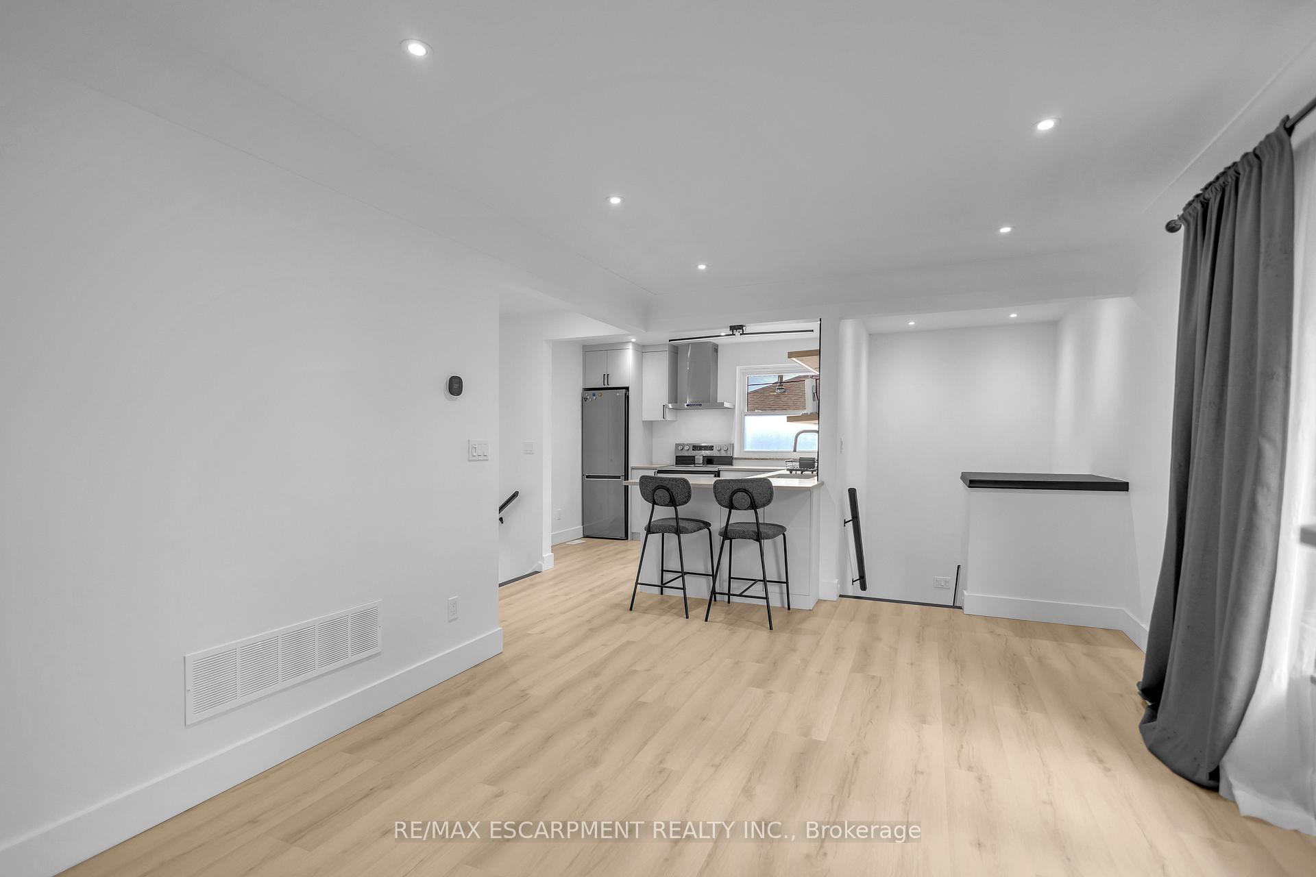 Photo 9 of 253 Fernwood Crescent, Hamilton, Hampton Heights — HOMEH
