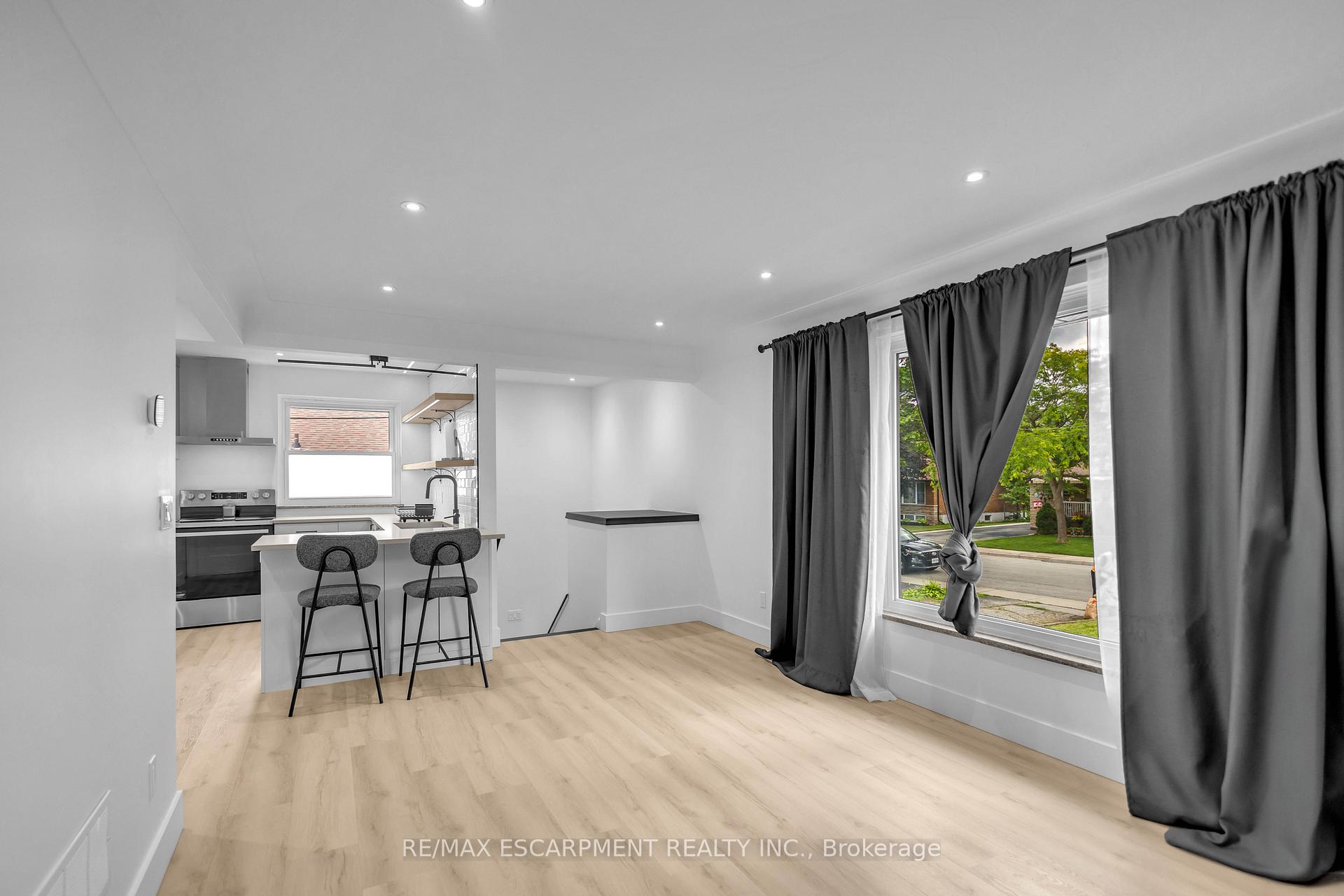 Photo 10 of 253 Fernwood Crescent, Hamilton, Hampton Heights — HOMEH