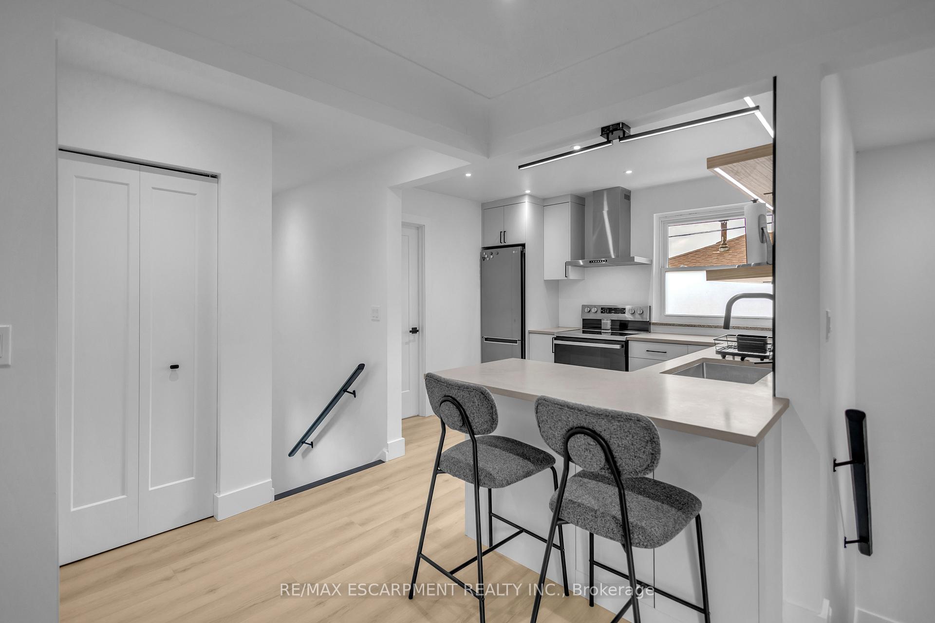 Photo 13 of 253 Fernwood Crescent, Hamilton, Hampton Heights — HOMEH