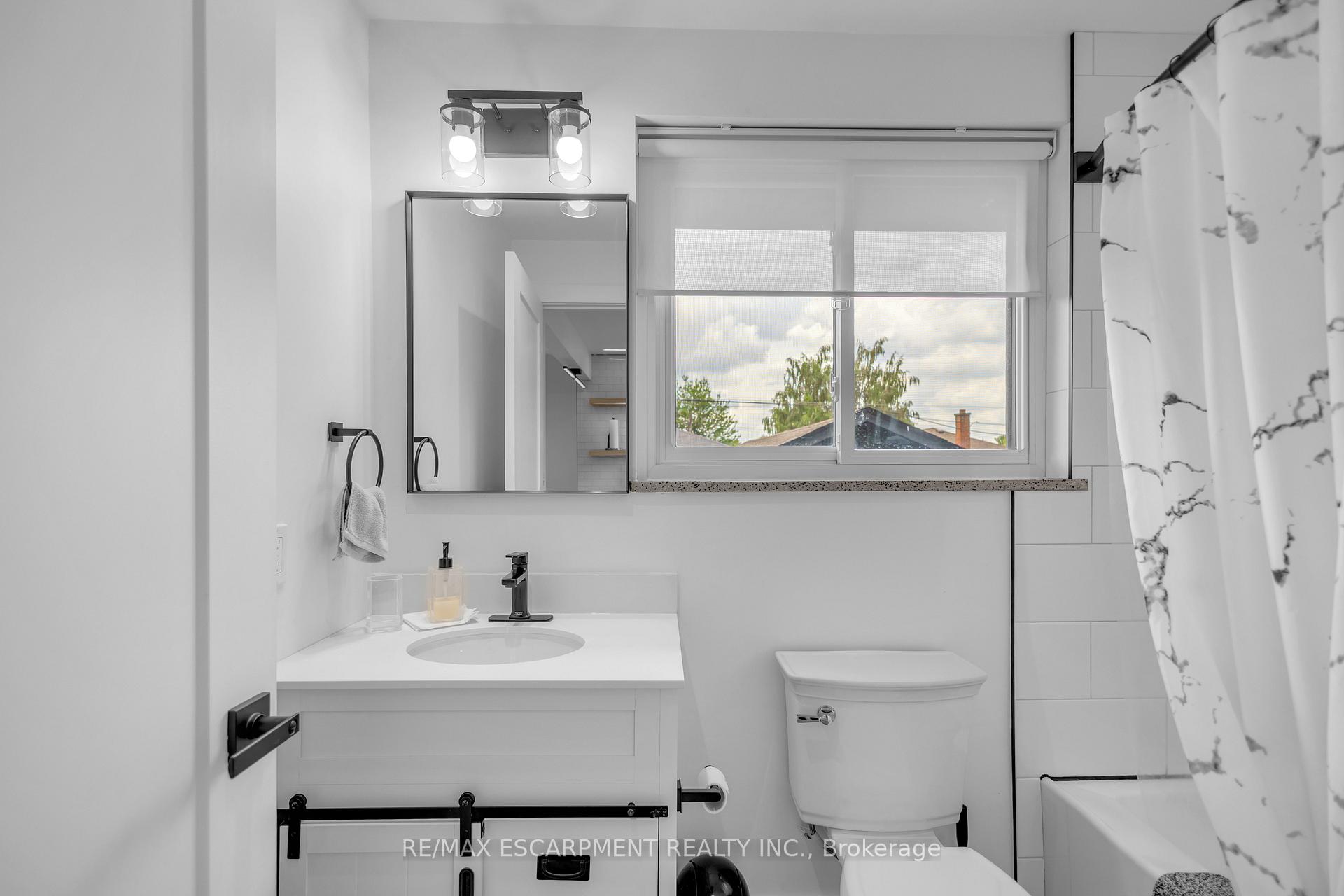Photo 19 of 253 Fernwood Crescent, Hamilton, Hampton Heights — HOMEH