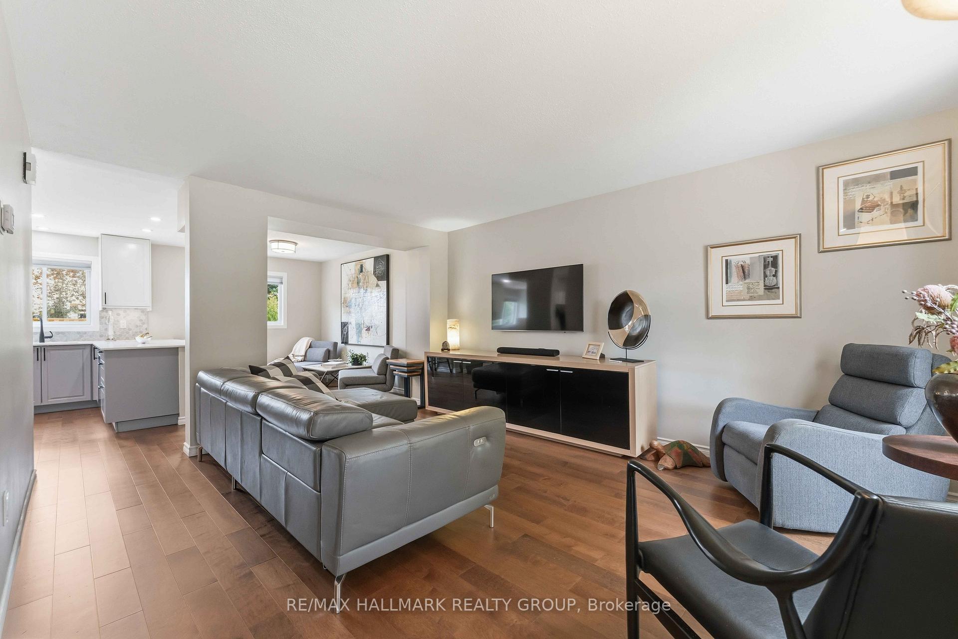 Photo 4 of 1593 Bottriell Way, Ottawa, Fallingbrook/Pineridge — HOMEH