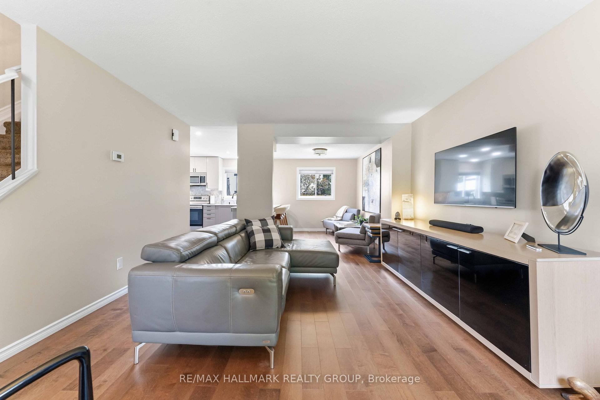 Photo 5 of 1593 Bottriell Way, Ottawa, Fallingbrook/Pineridge — HOMEH