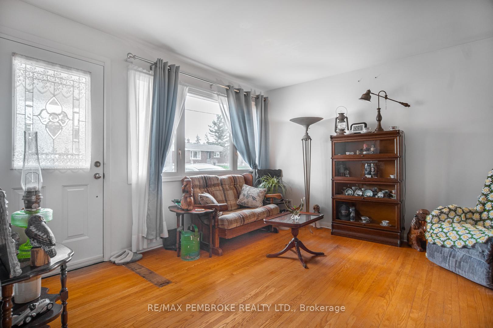 Photo 2 of 136 Ellis Avenue, Pembroke, Pembroke — HOMEH