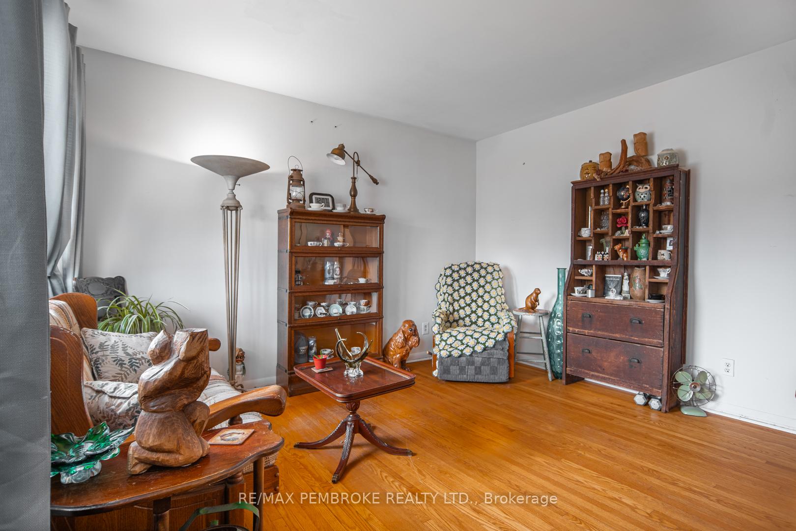 Photo 3 of 136 Ellis Avenue, Pembroke, Pembroke — HOMEH