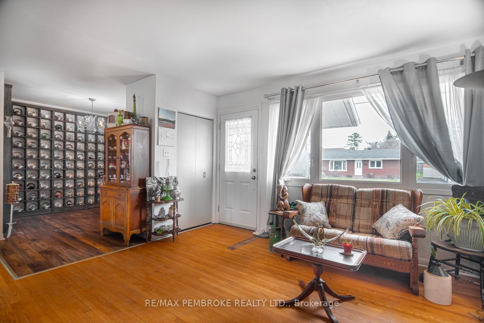 Photo 5 of 136 Ellis Avenue, Pembroke, Pembroke — HOMEH