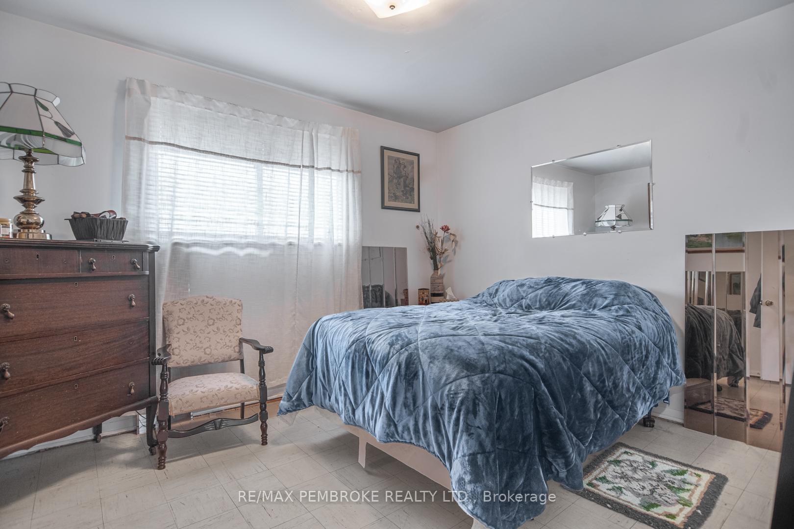 Photo 11 of 136 Ellis Avenue, Pembroke, Pembroke — HOMEH