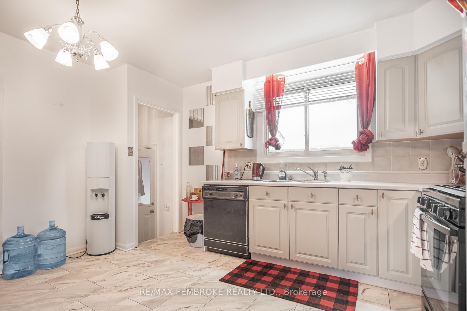 Photo 14 of 136 Ellis Avenue, Pembroke, Pembroke — HOMEH