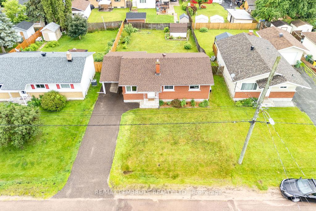 Photo 40 of 136 Ellis Avenue, Pembroke, Pembroke — HOMEH