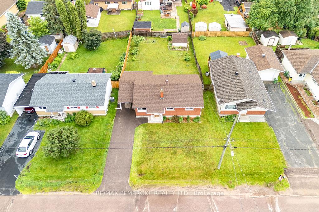 Photo 41 of 136 Ellis Avenue, Pembroke, Pembroke — HOMEH