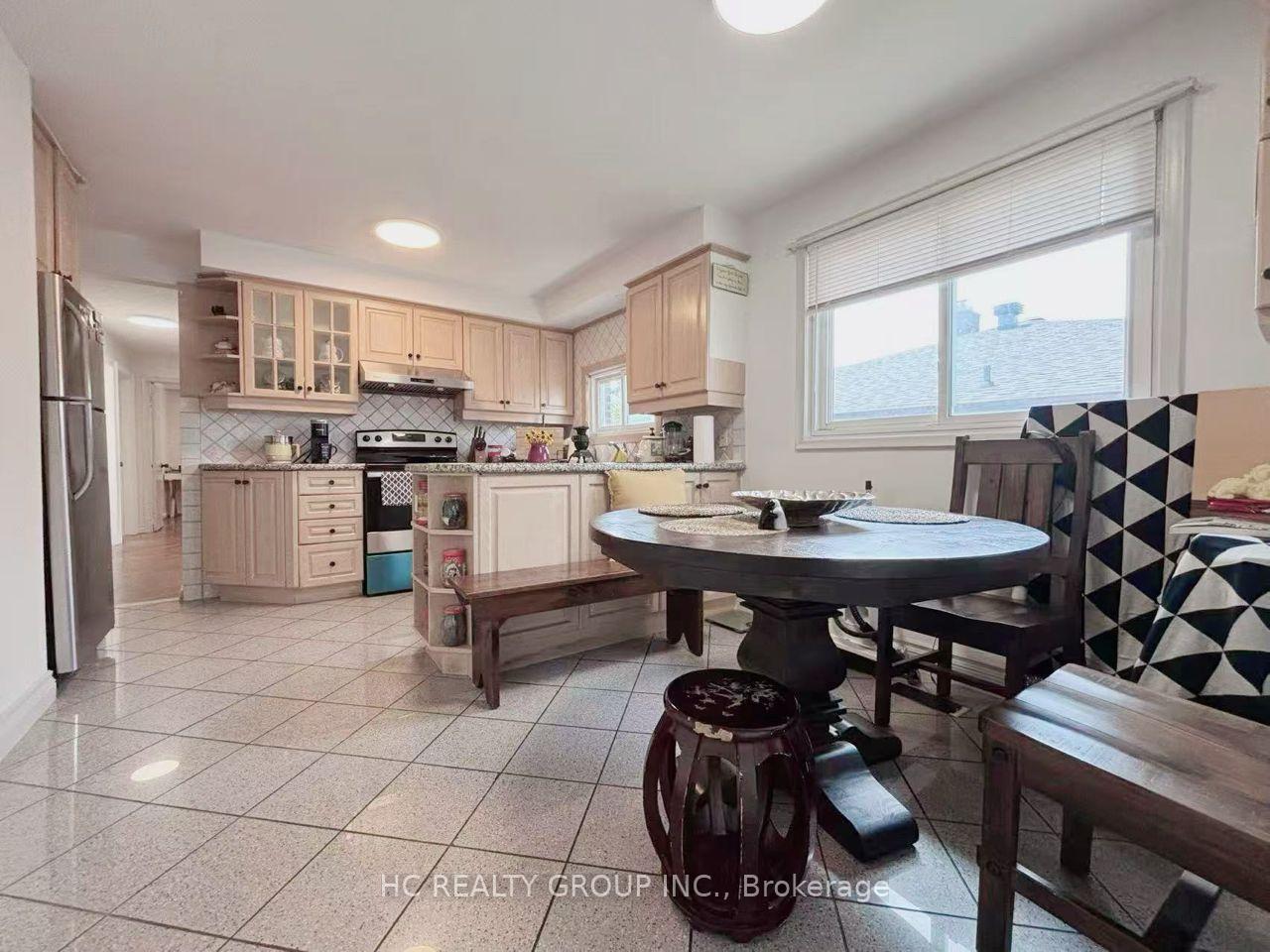 Photo 2 of 983 Old Cummer Avenue, North York, Bayview Woods-Steeles — HOMEH