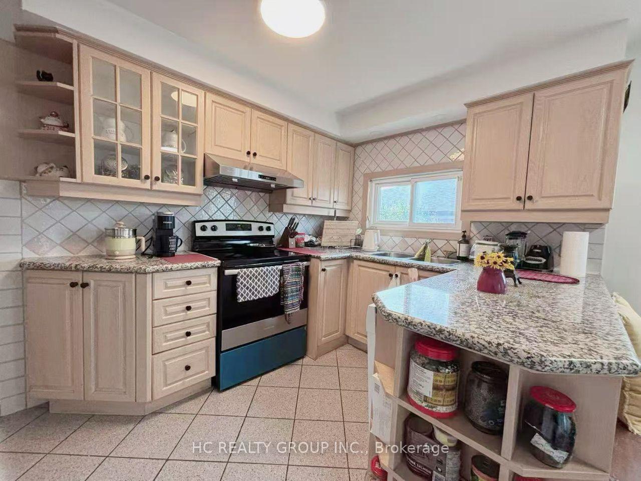 Photo 3 of 983 Old Cummer Avenue, North York, Bayview Woods-Steeles — HOMEH