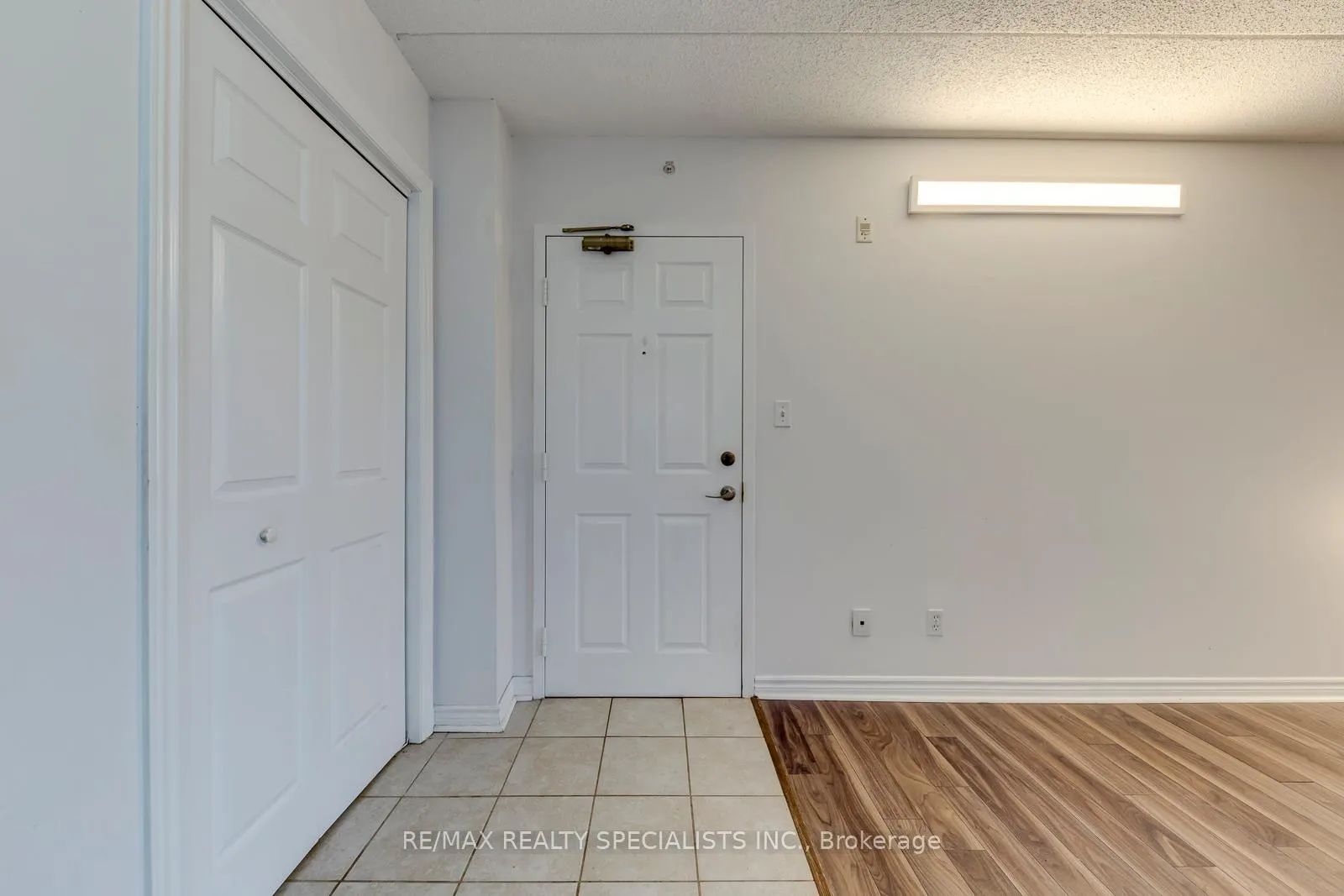 Photo 5 of Unit 308, 2035 Appleby Line, Burlington, Uptown — HOMEH