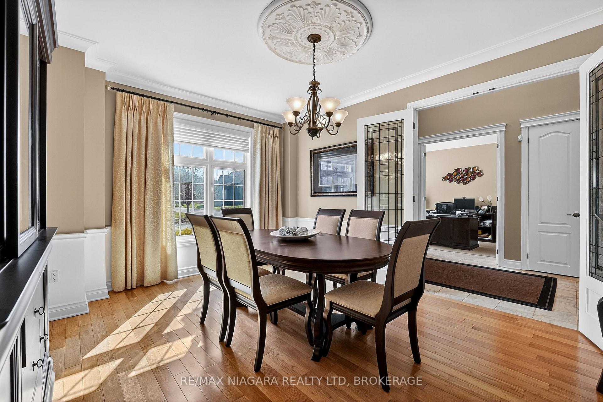 Photo 3 of 6775 Domenic Crescent, Niagara Falls, Stamford — HOMEH