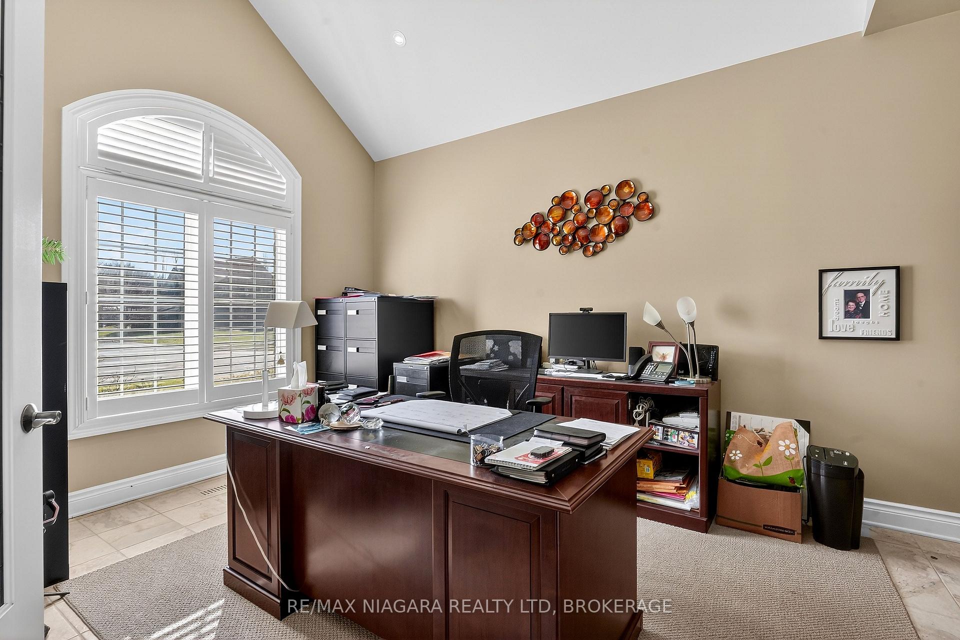 Photo 5 of 6775 Domenic Crescent, Niagara Falls, Stamford — HOMEH