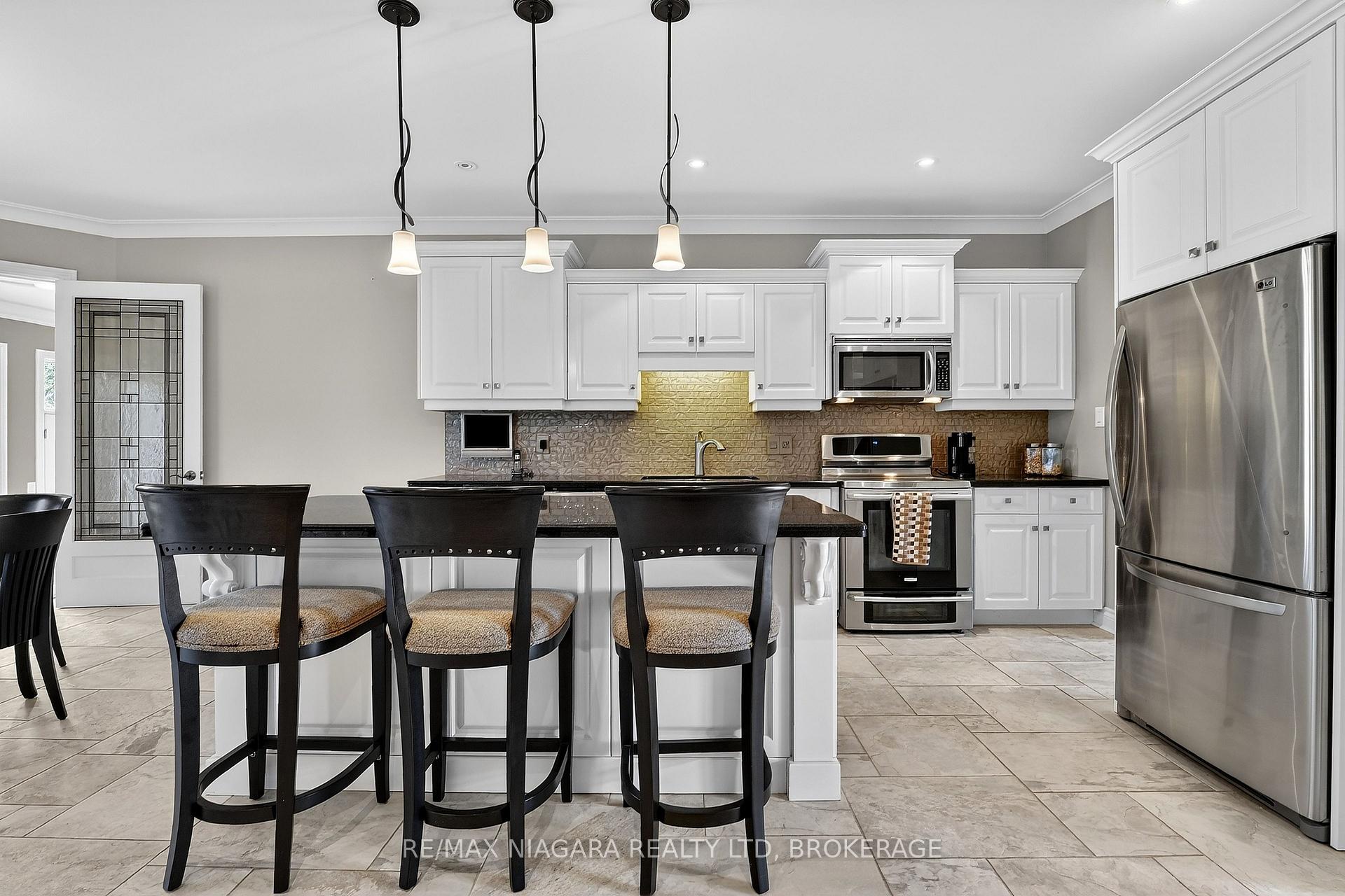 Photo 9 of 6775 Domenic Crescent, Niagara Falls, Stamford — HOMEH